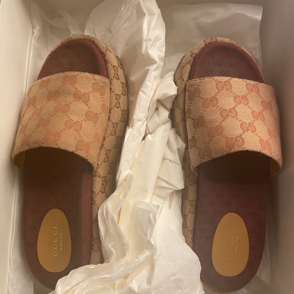 Gucci women’s original GG slides - Picture 4 of 6